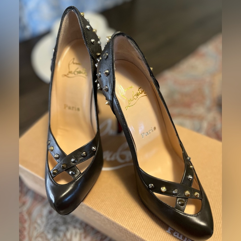 NAPA STUD GREEN CHRISTIAN LOUBOUTIN NEW IN BOX SIZE 371/2